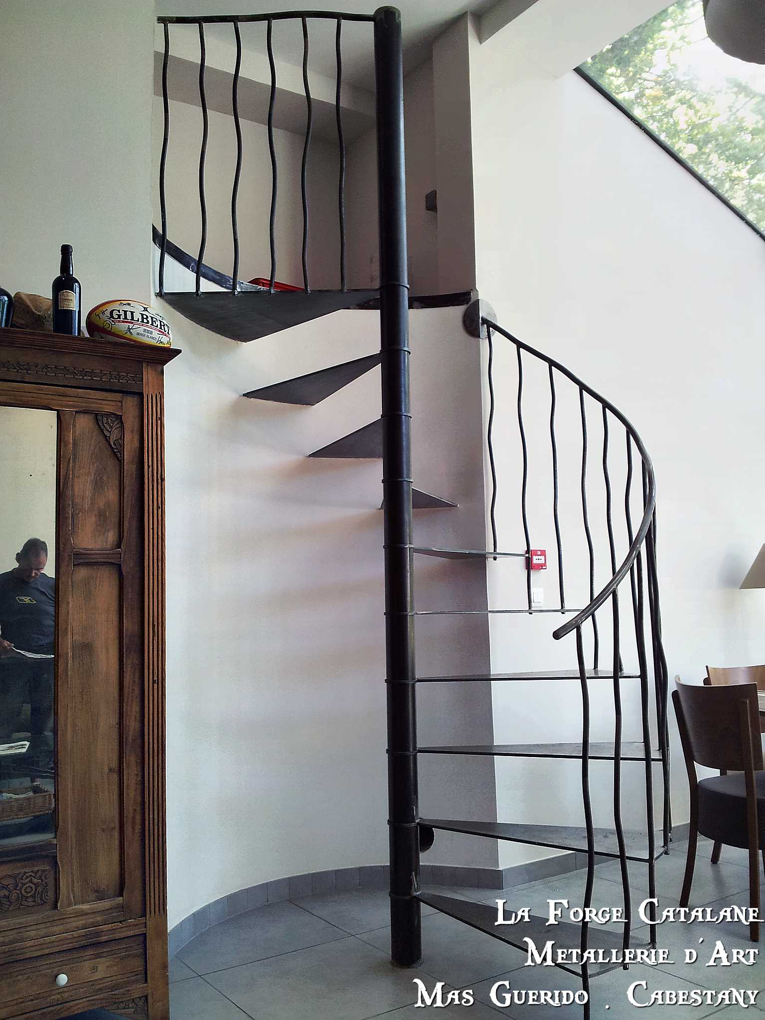 escalier helicoidal rond forge catalane.jpg